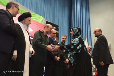 تجلیل مشاور فرمانده کل قوا از خانواده شهدای استان گلستان