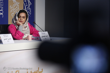 نشست عوامل فیلم «ابر بارانش گرفته» به کارگردانی مجید برزگر و بازیگری نازنین احمدی و ارشیا نیک بین