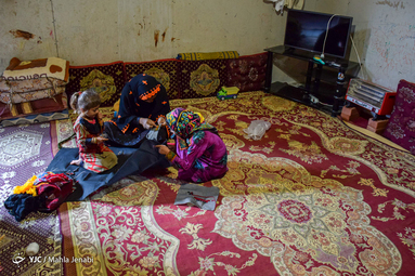 ساره مادری ۲۳ساله با دو فرزند و همسر خود در روستای چاه زردان زندگی می‌کند. از جمله هنر‌های سنتی بانوان این نواحی سوزن دوزی بلوچی است