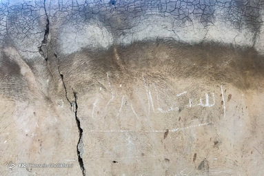 جدال سرخابی‌ها روی دیوار / شعارنویسی طرافداران دو تیم پرسپولیس و استقلال در آستانه شهرآورد پایتخت در قزوین