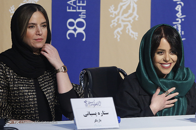 نشست عوامل فیلم «دوزیست» به کارگردانی برزو نیک نژاد، با حضور بازیگران فیلم هادی هجازی فر، ستاره پسیانی، پژمان جمشیدی، الهام اخوان