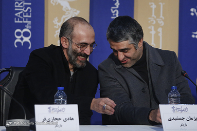 نشست عوامل فیلم «دوزیست» به کارگردانی برزو نیک نژاد، با حضور بازیگران فیلم هادی هجازی فر، ستاره پسیانی، پژمان جمشیدی، الهام اخوان