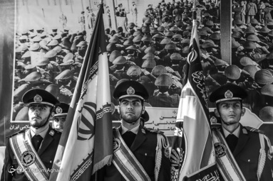 مراسم نمادین تجدید میثاق کارکنان نیروی هوایی با امام خمینی (ره)‎