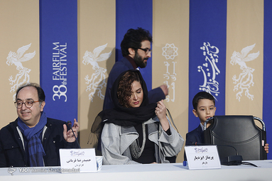 نشست فیلم «مغز استخوان» به کارگردانی حمیدرضا قربانی، بازی بابک حمیدیان، جواد عزتی، بهروز شعیبی، پری‌ناز ایزدیار، نوید پورفرج 
