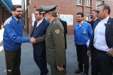 بازدید امیر حاتمی وزیر دفاع و پشتیبانی نیروهای مسلح و رضا رحمانی وزیر صمت از ایران خودرو