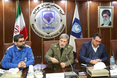 بازدید امیر حاتمی وزیر دفاع و پشتیبانی نیروهای مسلح و رضا رحمانی وزیر صمت از ایران خودرو