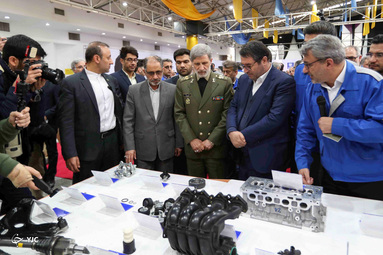 بازدید امیر حاتمی وزیر دفاع و پشتیبانی نیروهای مسلح و رضا رحمانی وزیر صمت از ایران خودرو