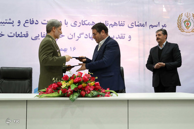 بازدید امیر حاتمی وزیر دفاع و پشتیبانی نیروهای مسلح و رضا رحمانی وزیر صمت از ایران خودرو
