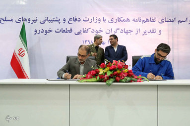 بازدید امیر حاتمی وزیر دفاع و پشتیبانی نیروهای مسلح و رضا رحمانی وزیر صمت از ایران خودرو