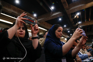 نشست فیلم «خورشید» به کارگردانی مجید مجیدی و بازی علی نصیریان، طناز طباطبایی، جواد عزتی