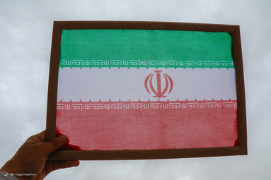 سبز و سفید و سرخ، نشان سرفرازی