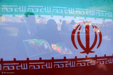 سبز و سفید و سرخ، نشان سرفرازی