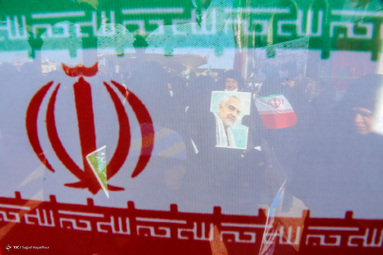 سبز و سفید و سرخ، نشان سرفرازی