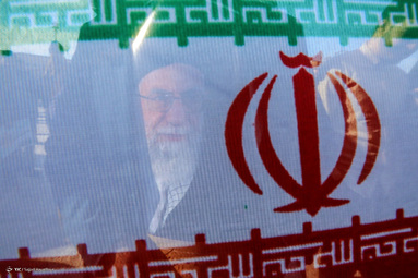 سبز و سفید و سرخ، نشان سرفرازی