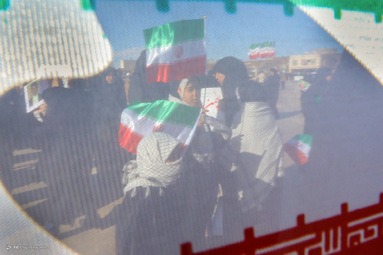 سبز و سفید و سرخ، نشان سرفرازی