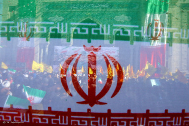 سبز و سفید و سرخ، نشان سرفرازی