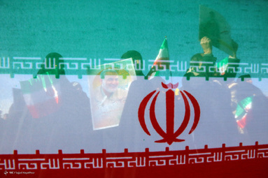 سبز و سفید و سرخ، نشان سرفرازی