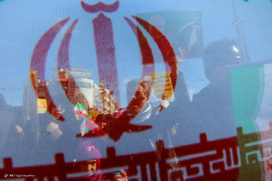 سبز و سفید و سرخ، نشان سرفرازی