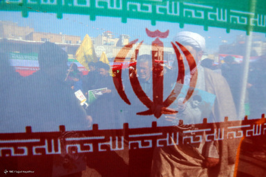 سبز و سفید و سرخ، نشان سرفرازی