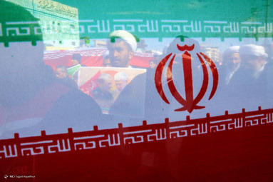 سبز و سفید و سرخ، نشان سرفرازی