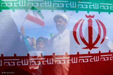 سبز و سفید و سرخ، نشان سرفرازی