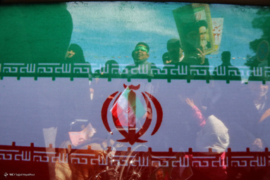 سبز و سفید و سرخ، نشان سرفرازی