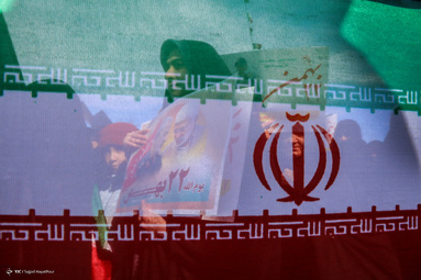 سبز و سفید و سرخ، نشان سرفرازی
