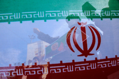 سبز و سفید و سرخ، نشان سرفرازی