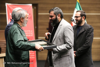 همایش «بهترین هدیه» به منظور بازگشت مدال های اهداء شده به مقام معظم رهبری و همچنین دریافت یادبودی از ایشان