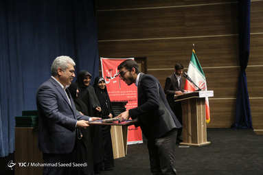 همایش «بهترین هدیه» به منظور بازگشت مدال های اهداء شده به مقام معظم رهبری و همچنین دریافت یادبودی از ایشان