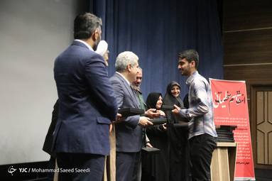 همایش «بهترین هدیه» به منظور بازگشت مدال های اهداء شده به مقام معظم رهبری و همچنین دریافت یادبودی از ایشان