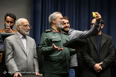 همایش «بهترین هدیه» به منظور بازگشت مدال های اهداء شده به مقام معظم رهبری و همچنین دریافت یادبودی از ایشان