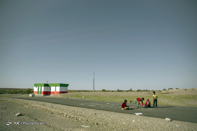 کودکان غرق در رنگ
