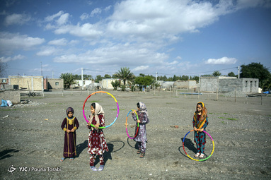 کودکان غرق در رنگ