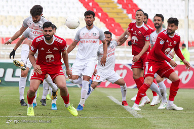 تیم فوتبال تراکتور با برد ۴ بر یک مقابل مس کرمان به مرحله نیمه نهایی جام حذفی صعود کرد