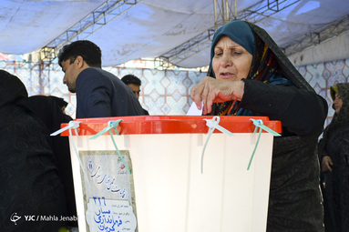 انتخابات یازدهمین دوره مجلس شورای اسلامی در گلزار شهدای کرمان