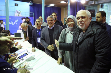 محمدجواد ظریف، وزیر امور خارجه در انتخابات مجلس شورای اسلامی و مجلس خبرگان در حسینیه جماران تهران