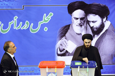 سید احمد خمینی در انتخابات مجلس شورای اسلامی و مجلس خبرگان در حسینیه جماران تهران
