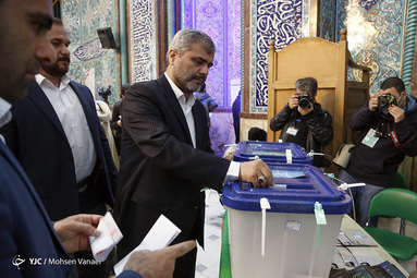 انتخابات مجلس شورای اسلامی و مجلس خبرگان در حسینیه ارشاد