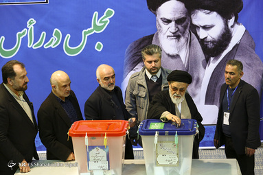 انتخابات مجلس شورای اسلامی و مجلس خبرگان در حسینیه جماران