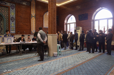 انتخابات مجلس شورای اسلامی و مجلس خبرگان در مسجد لولاگر