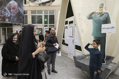 انتخابات مجلس شورای اسلامی و مجلس خبرگان در مسجد الاجواد(ع)