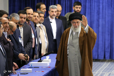 اخذ رأی حضرت آیت الله خامنه‌ای رهبر معظم انقلاب