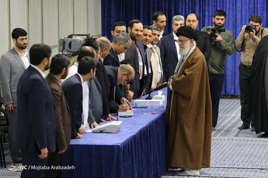 اخذ رأی حضرت آیت الله خامنه‌ای رهبر معظم انقلاب