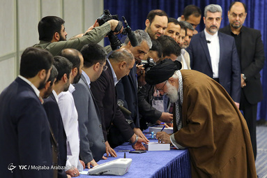 اخذ رأی حضرت آیت الله خامنه‌ای رهبر معظم انقلاب