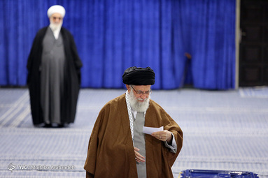 اخذ رأی حضرت آیت الله خامنه‌ای رهبر معظم انقلاب