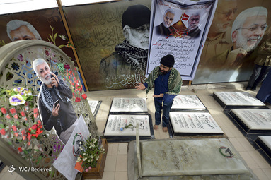 مزار مجاهد شهید ابومهدی المهندس در قبرستان وادی السلام شهر نجف در کشور عراق