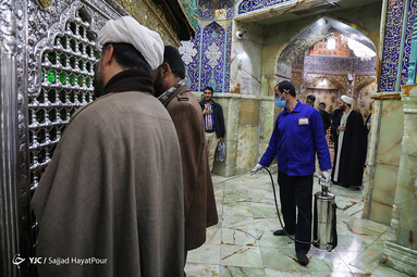 میکروب زدایی و پاکسازی حرم حضرت فاطمه معصومه(س)