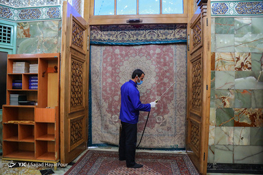 میکروب زدایی و پاکسازی حرم حضرت فاطمه معصومه(س)