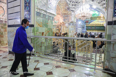میکروب زدایی و پاکسازی حرم حضرت فاطمه معصومه(س)